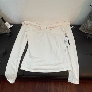 NWT Guess Off The Shoulder Top in XS in Cream White